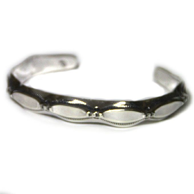 LARRY SMITH TRIANGLE BRACELET ( PRESS ) | LOCKSTOCK/STLIKE