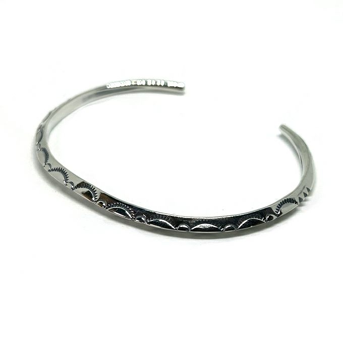 LARRY SMITH EXTRA THIN TRIANGLE BRACELET -LEAF- – unexpected