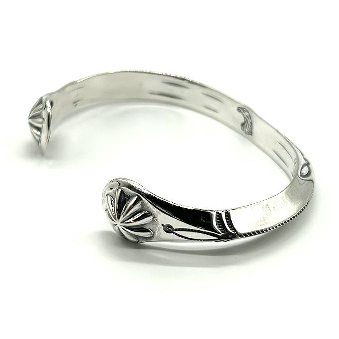 TRIANGLE SIDE SHELL BRACELET - Larry Smith｜ブレスレット