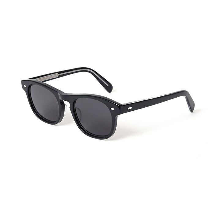 BLACK - CHARCOAL LENS